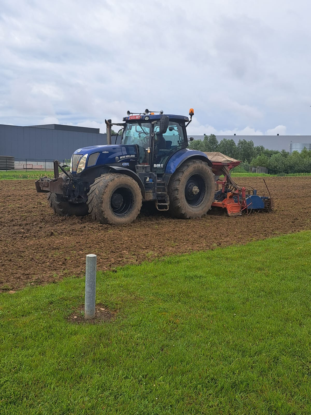 Tuinwerken Hoeselt | algenmene tuinwerken Peter Haesevoets | Grasmatten | Maaien | Hakselen | Frezen | onderhoud | Klinkers | Paden | Gazon