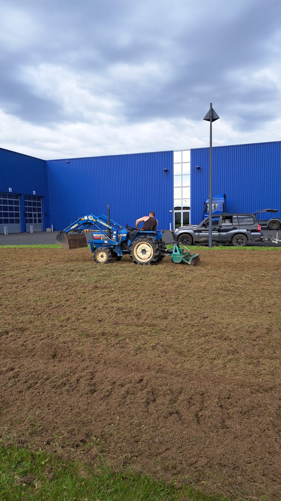 Tuinwerken Hoeselt | algenmene tuinwerken Peter Haesevoets | Grasmatten | Maaien | Hakselen | Frezen | onderhoud | Klinkers | Paden | Gazon