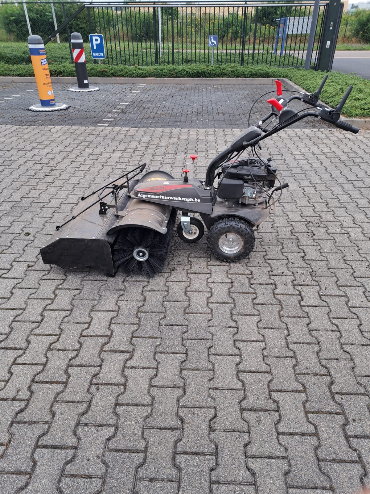 Tuinwerken Hoeselt | algenmene tuinwerken Peter Haesevoets | Grasmatten | Maaien | Hakselen | Frezen | onderhoud | Klinkers | Paden | Gazon