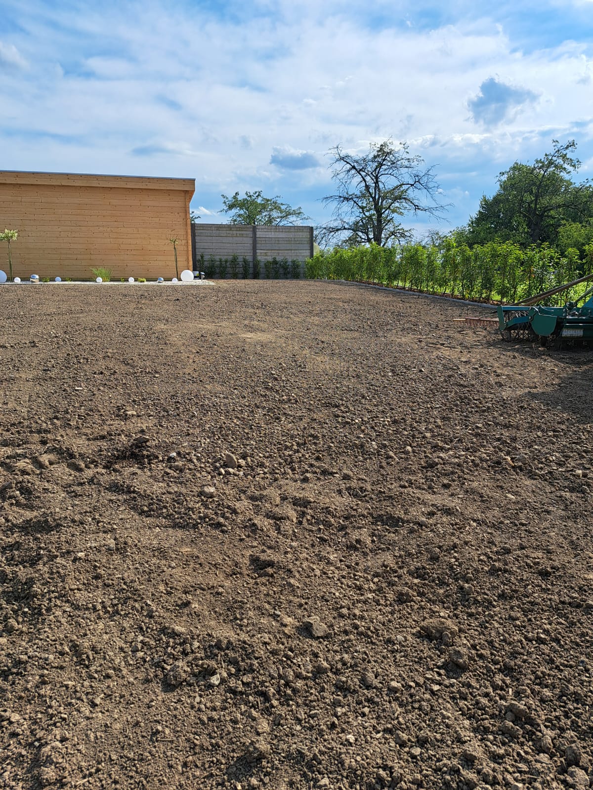 Tuinwerken Hoeselt | algenmene tuinwerken Peter Haesevoets | Grasmatten | Maaien | Hakselen | Frezen | onderhoud | Klinkers | Paden | Gazon