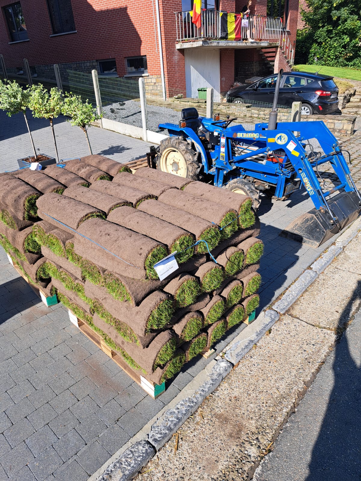 Tuinwerken Hoeselt | algenmene tuinwerken Peter Haesevoets | Grasmatten | Maaien | Hakselen | Frezen | onderhoud | Klinkers | Paden | Gazon