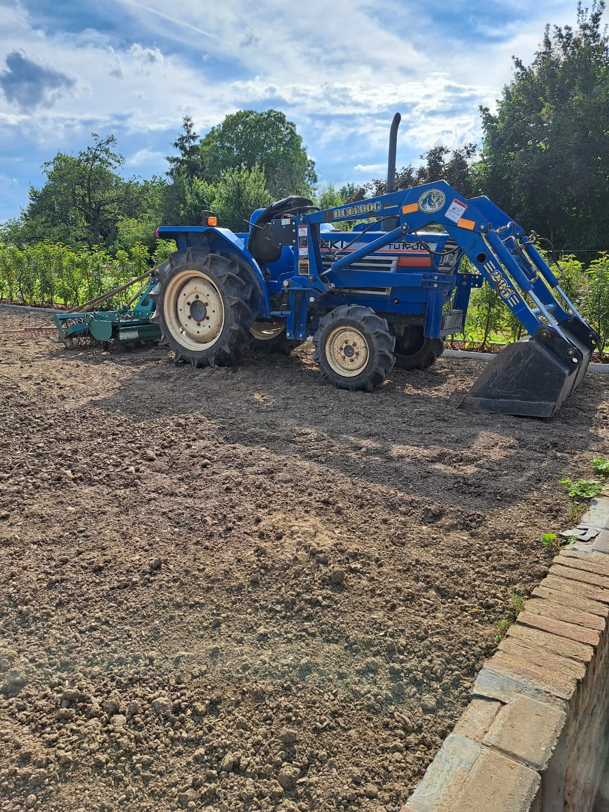 Tuinwerken Hoeselt | algenmene tuinwerken Peter Haesevoets | Grasmatten | Maaien | Hakselen | Frezen | onderhoud | Klinkers | Paden | Gazon